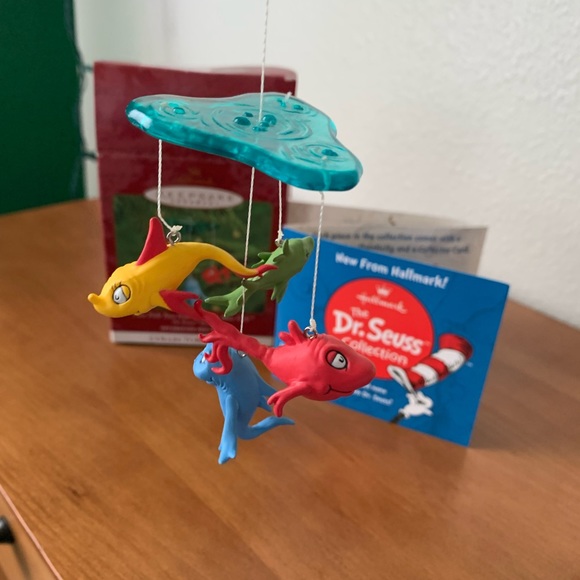 DR SUESS HALLMARK KEEPSAKE ORNAMENT 2000 Collector’s Series One Fish Two Fish - Picture 7 of 11